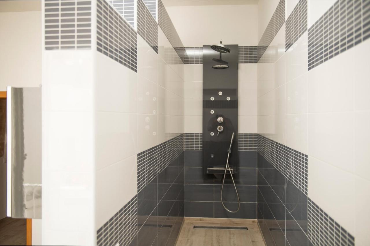 Palazzo Absolem Luxury Apartment Monopoli Luaran gambar